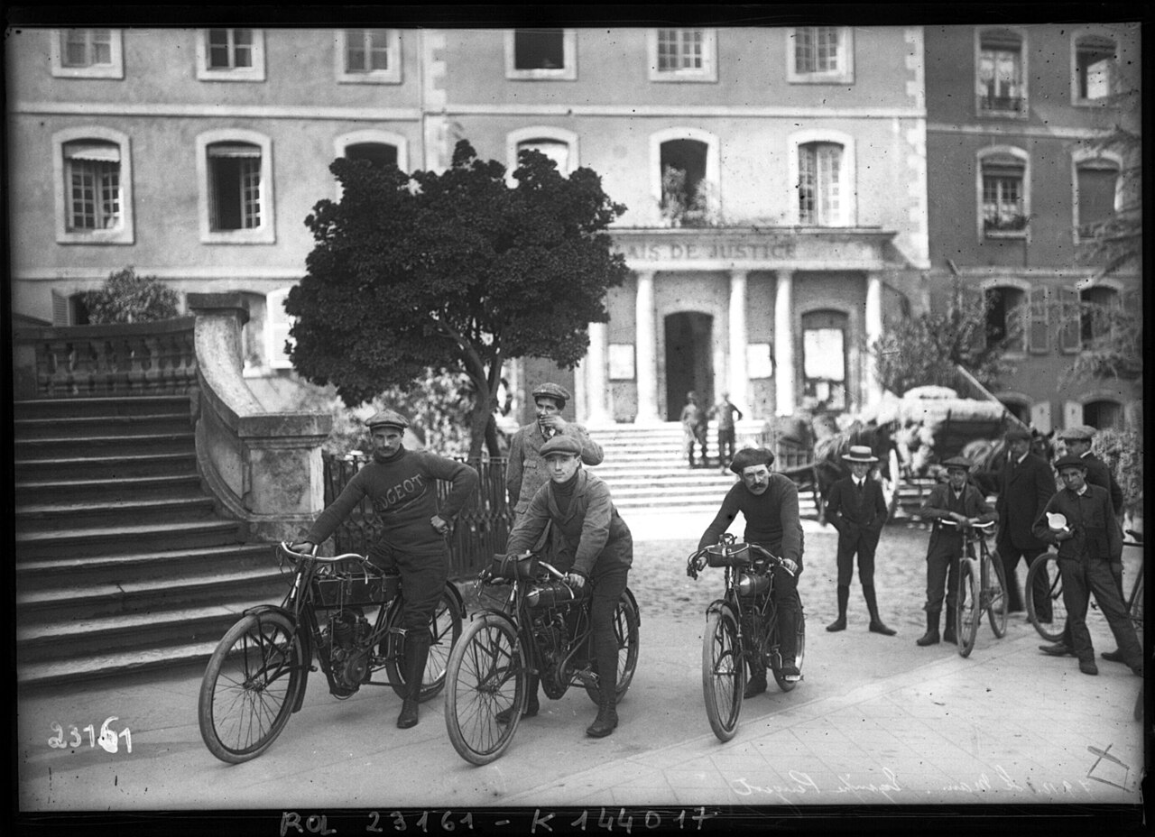 Peugeotova dirkalna ekipa z motocikli, 1912